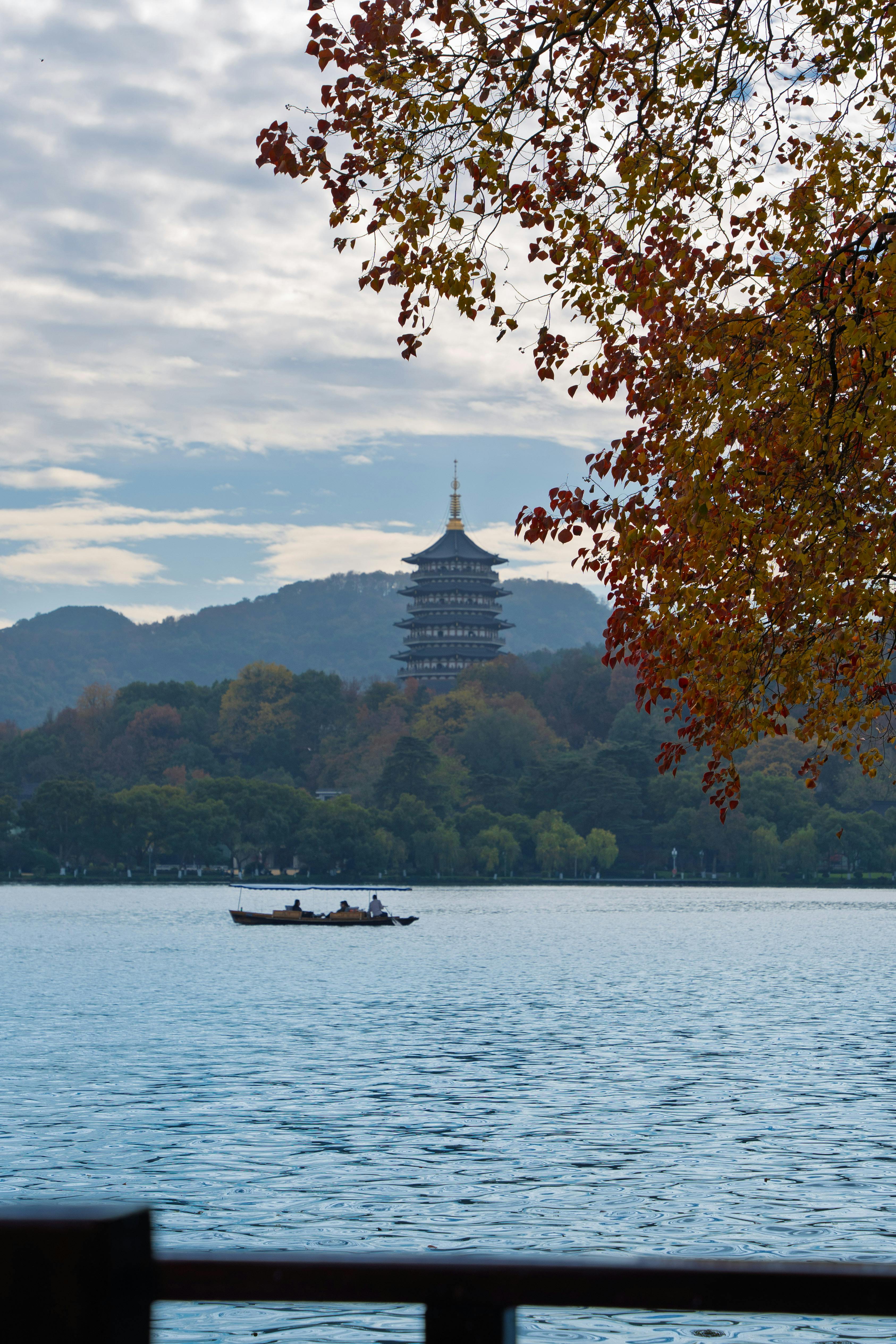 Hangzhou pagoda boat lake
